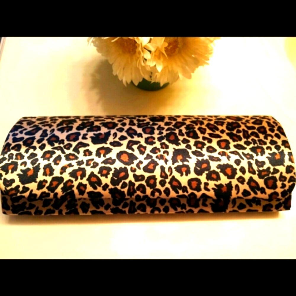 Vintage Clutch!!!! - Picture 3 of 7